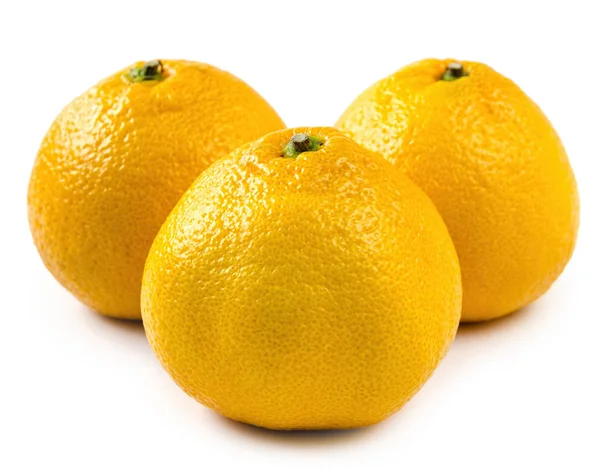 Pomarańczowy mandarynka na białym tle — Zdjęcie stockowe