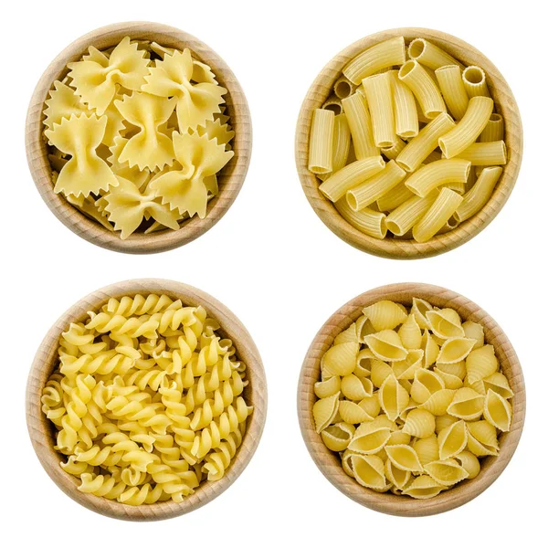 Set di quattro vedute, diverse forme di pasta in pentole di legno . — Foto Stock