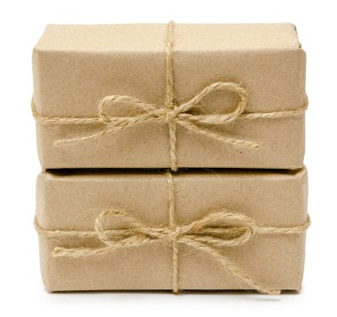 Kraft kağıt hediye kaydırılmasını sicim ile sarılmış