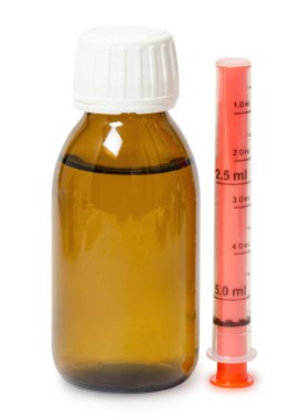 Dozaj için özel şırınga ve şurubu şişe ile çocuklar için daha kolay bir akış.