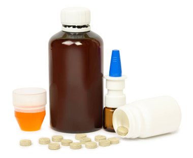 tabletler ve hızlı iyileşme ve hastalıkların önlenmesi için hap kümesi. İzole