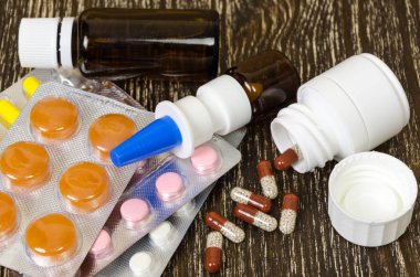 Hızlı bir iyileşme için ilaç ayarla ve yaşam sürdürmek. Üzerinde woo