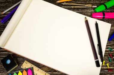 ileti örneği nesneleri etiketlerinden için şablon. Ahşap arka plan üzerinde