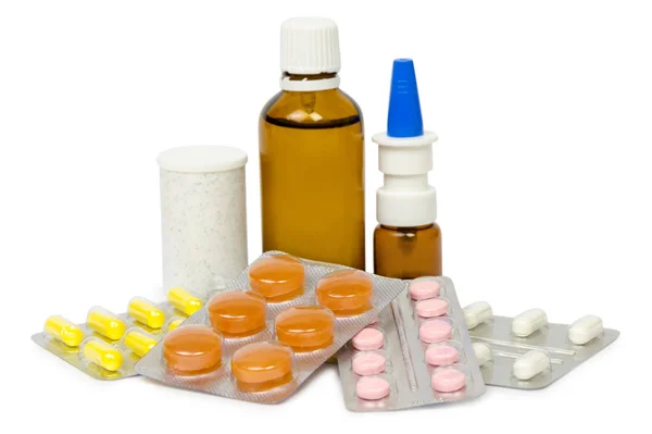 Una serie di compresse e pillole per un rapido recupero e prevenzione delle malattie. Isolato — Foto Stock
