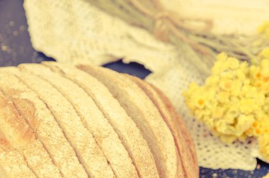 Sağlıklı ev yapımı ekmek dilimlenmiş