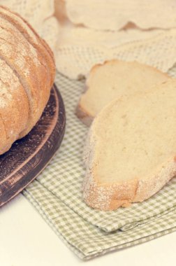 Sağlıklı ev yapımı ekmek dilimlenmiş