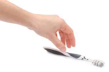 genç kızın diş fırçası tutan el.