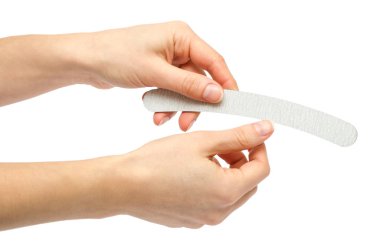 genç kızın tırnak törpüsü tutan el.