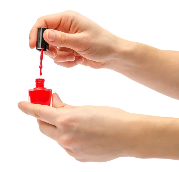 Hand om ung flicka håller nagellack flaska. — Stockfoto