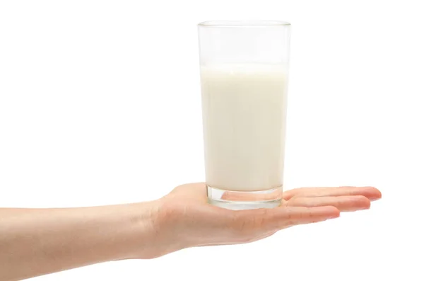 牛乳のガラスを持つ女性の手. — ストック写真