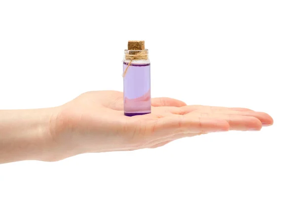 Kvinnlig hand tar eller ger handgjorda aromaolja. — Stockfoto