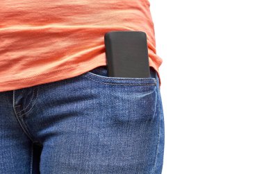 Kot bir cebinde cep telefonu. Beyaz arka plan üzerinde izole