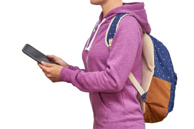 Dijital tablet elinde olan kız. Beyaz arka plan üzerinde izole