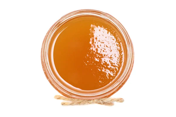 Miel fresca en un recipiente de vidrio Aislado sobre fondo blanco — Foto de Stock