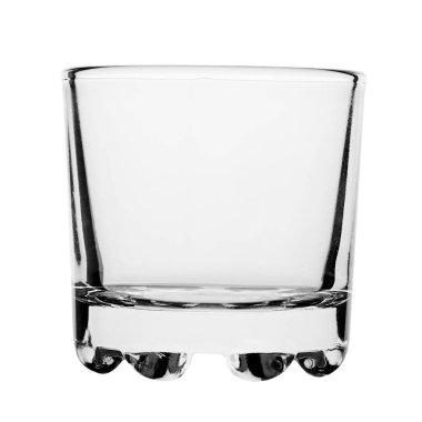 Beyaz arka planda izole edilmiş boş cam bardak. Alkol veya kokteyl için.