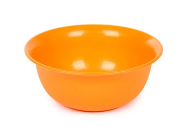 Beyaz arka plan üzerinde izole turuncu renk plastik kase