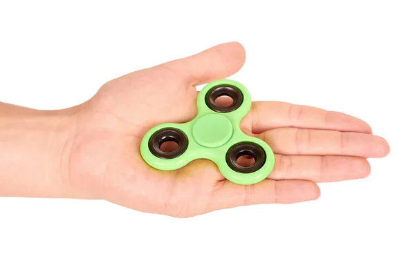 Groene fidget spinner in hand geïsoleerd op witte achtergrond — Stockfoto