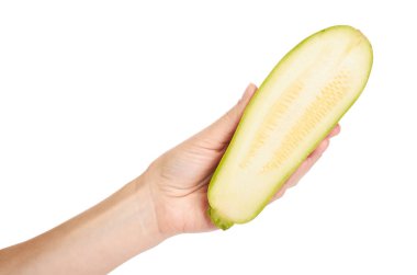 Beyaz arka plan üzerinde izole elinde yeşil taze organik kabak