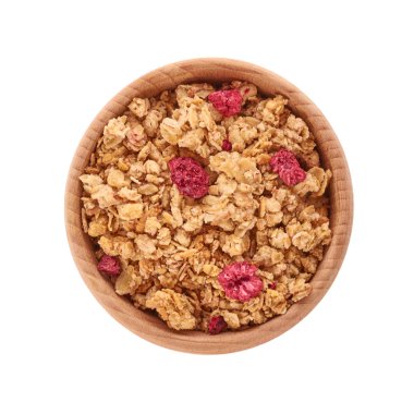 Kuruyemiş ahşap tencerede beyaz arka plan üzerinde izole ile ev yapımı granola