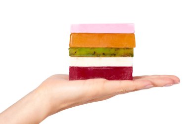 doğal el yapımı Sabun bar elinde beyaz arka plan üzerinde izole