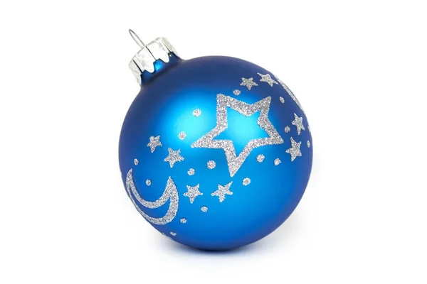 Cristmas decoração, bola azul de vidro isolado no fundo branco. Objeto Ano Novo — Fotografia de Stock