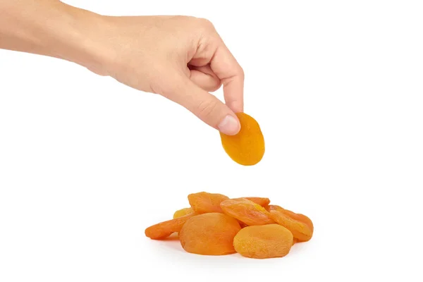 Lekker en gezond gedroogde abrikozen in hand geïsoleerd op een witte achtergrond, gezonde zoete snack — Stockfoto