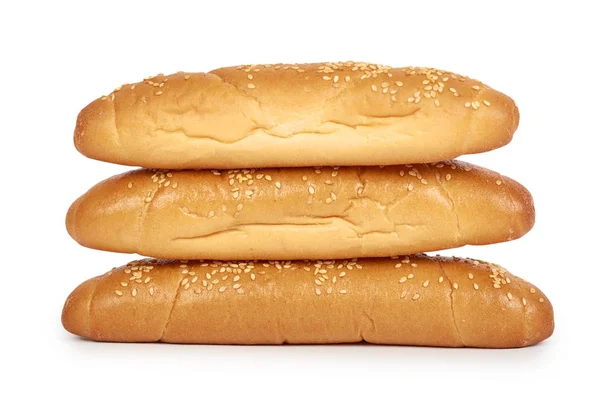 Leichtes und köstliches Baguettebrot isoliert auf weißem Hintergrund, hausgemachtes Essen mit Sesam — Stockfoto