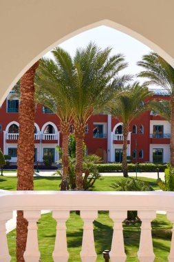 Hurghada, Mısır sokağa yay aracılığıyla mimari görünüm