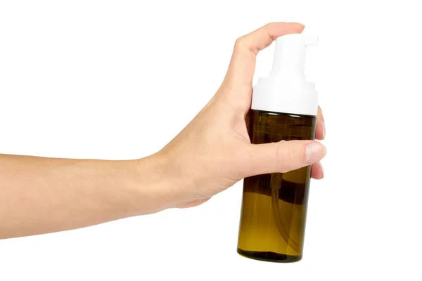 Kunststoff-Sprühflasche mit Pumpe in der Hand isoliert auf weißem Hintergrund. Schaumspender für die Gesichtspflege. Behälter mit Körperlotion. — Stockfoto