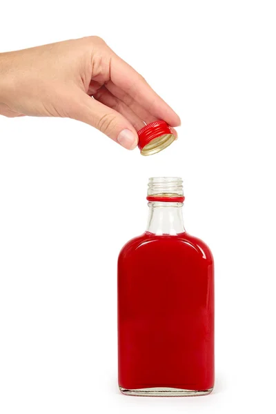 Botella de vidrio con tintura roja en mano aislada sobre fondo blanco. Problema con el alcohol —  Fotos de Stock