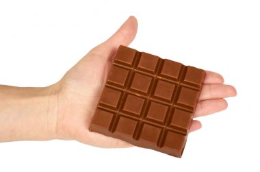 Ev yapımı çikolata elinde bütün fındık ile. Beyaz arka plan üzerinde izole