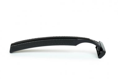 Tek kullanımlık siyah tıraş Tıraş bıçağı, beyaz arka plan üzerinde izole