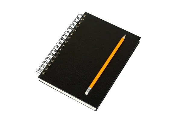 Schwarzes Notizbuch zum Schreiben oder Zeichnen auf Spirale mit Bleistift, isoliert auf weißem Hintergrund — Stockfoto