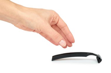 El tıraş bıçağı tıraş, beyaz arka plan üzerinde izole tek kullanımlık siyah