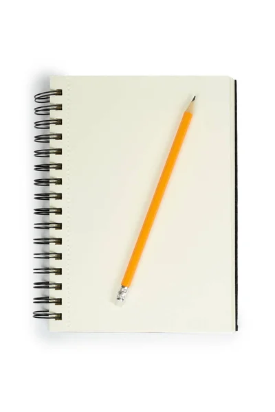 Caderno preto aberto para escrever ou desenhar em espiral com lápis, isolado em fundo branco — Fotografia de Stock
