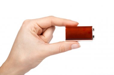 9V pil, dokuz voltluk güç hücre elinde. Beyaz arka plan üzerinde izole