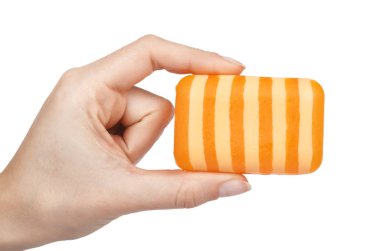 Turuncu uçmak bar el elimden alındı. Beyaz arka plan üzerinde izole