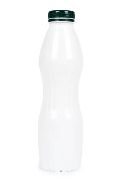 Frasco de plástico branco com iogurte ou leite. Isolado em fundo branco. Modelo de mercadoria contentor — Fotografia de Stock