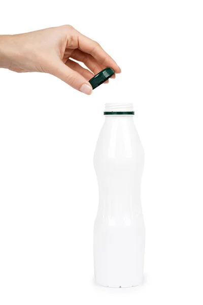 Fehér műanyag palack ital joghurtot vagy tejet kézzel. Elszigetelt fehér background. Konténer árut sablon — Stock Fotó