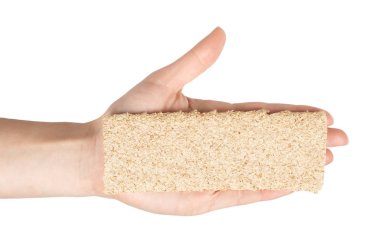 Diyet kuru ekmek el sıkışıyor. Beyaz arka plan üzerinde izole. Diyet ve sağlık gıda ve snack