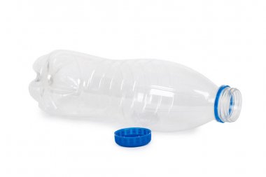 Boş şeffaf plastik şişe. İzole beyaz arka plan, Blue cap, konteynır şablonu