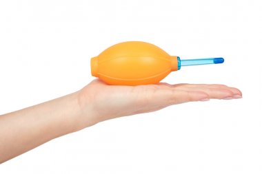 Lastik Hava üfleyici, turuncu pompa toz temizleyici kamera ve lens için elinde. Beyaz arka plan üzerinde izole. Silikon blower