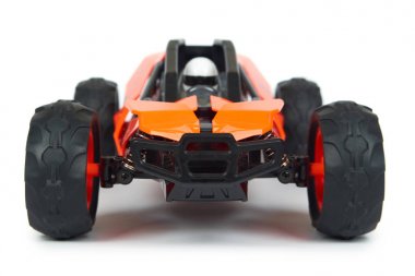 RC model ralli, yol arabası uzaktan kumanda ile kapalı el. Beyaz arka plan üzerinde neşe ve eğlence spor izole