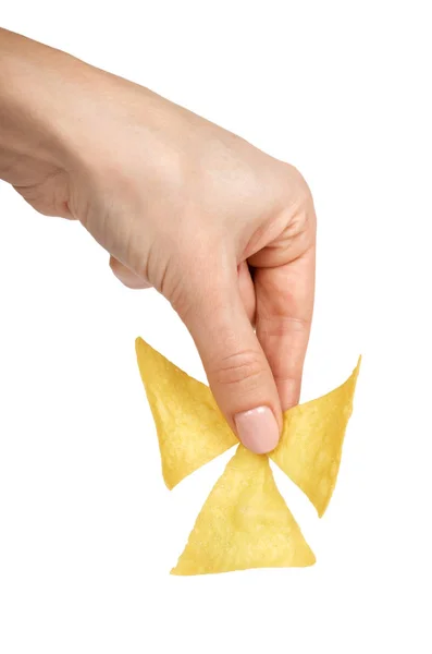Τσιπ καλαμποκιού, nachos τρίγωνο στο χέρι. Απομονωμένα σε λευκό φόντο. Φαστ φουντ σνακ, mexiacan τορτίγια — Φωτογραφία Αρχείου