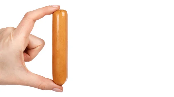 Salsiccia di carne per hot dog o barbecue in mano. Isolato su sfondo bianco. Farina fast food — Foto Stock