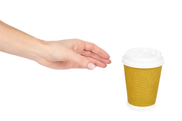 Tiri fuori il caffè in tazza termo con mano. Isolato su uno sfondo bianco. Contenitore usa e getta, bevanda calda — Foto Stock