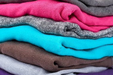 multi renk kumaş dokusu, beyaz arka plan üzerinde izole yün kumaş yığını