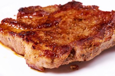 baharat biftek ızgara et. Beyaz arka plan üzerinde izole