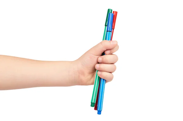 Kid mão segurar caneta de feltro de cor com a mão, isolado no fundo branco — Fotografia de Stock