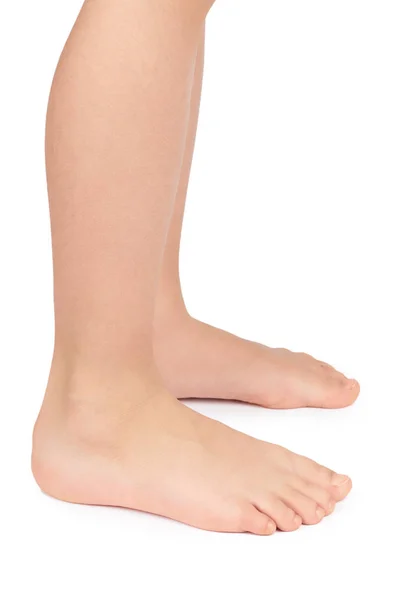 Cute kid nogi, szybko rosnące stopy, na białym tle — Zdjęcie stockowe